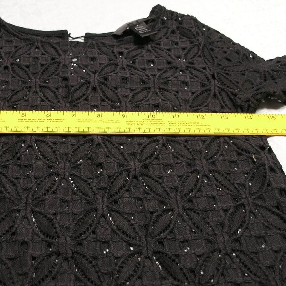 Iris Singer Black lace/Crochet 3/4 sleeve bell sleeve top Size 2 - Picture 4 of 8